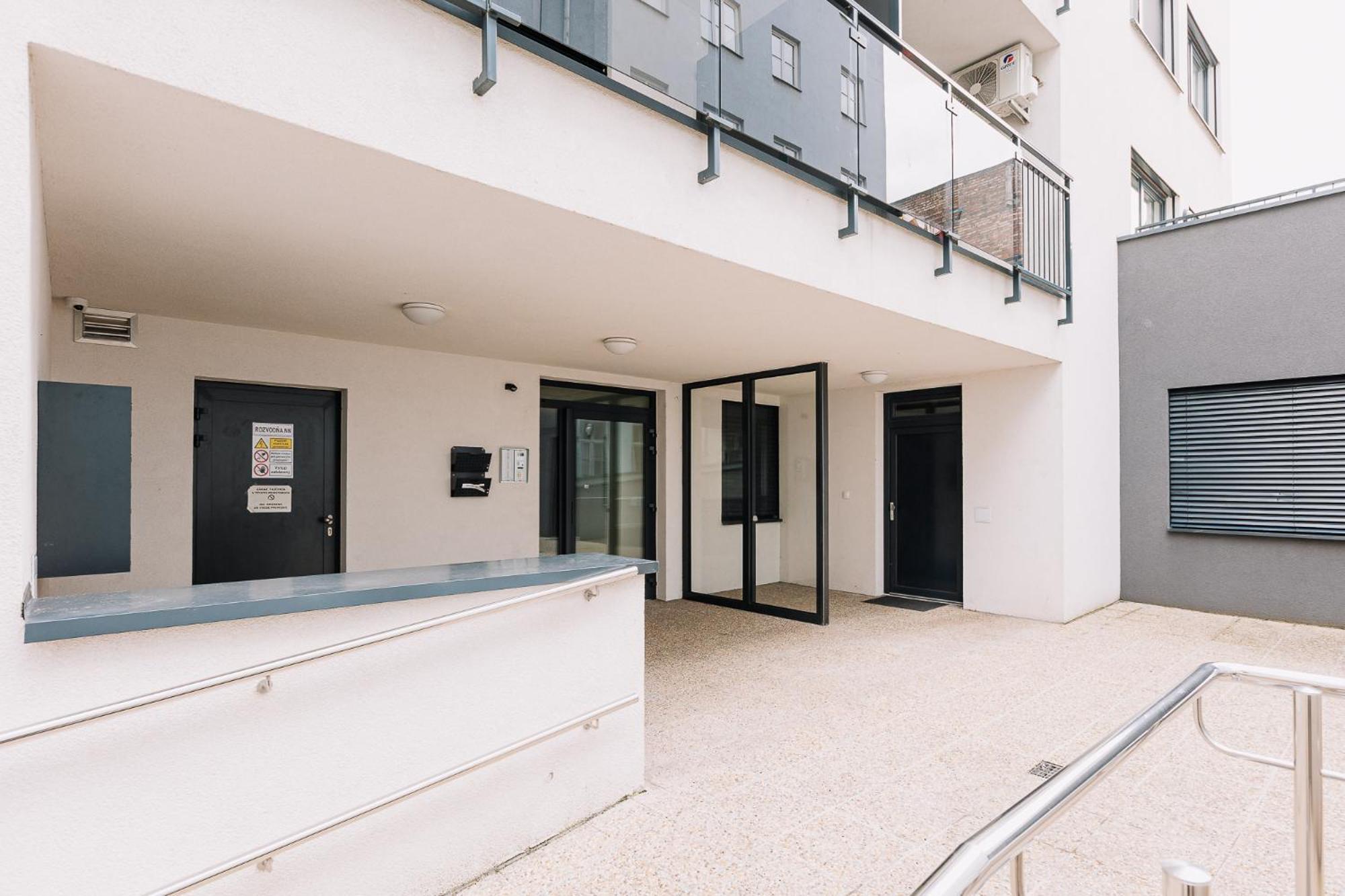 Skau 2 Old Town Family & Business Apartment 2 Floor Free Parking براتسيلافا المظهر الخارجي الصورة