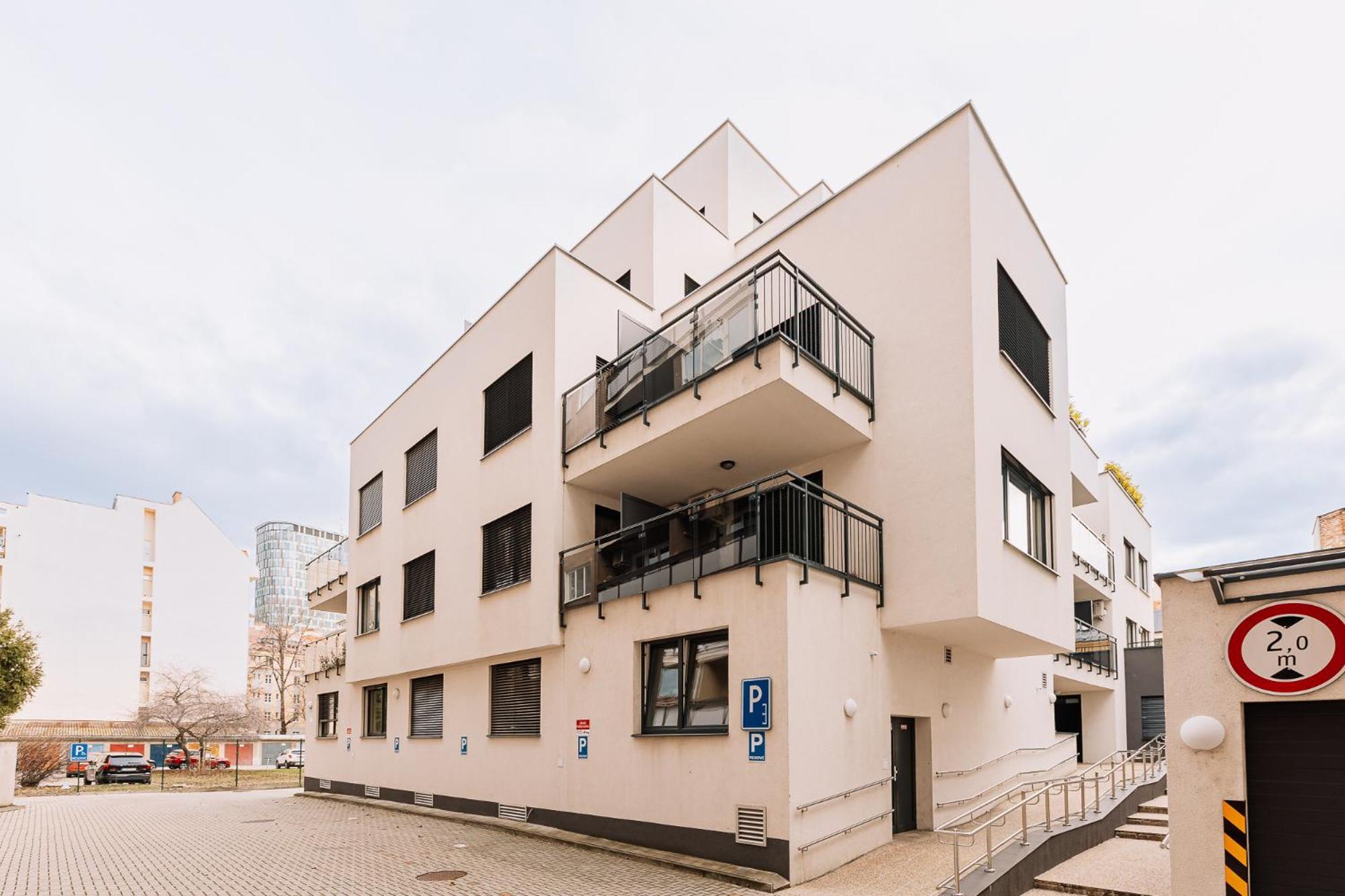 Skau 2 Old Town Family & Business Apartment 2 Floor Free Parking براتسيلافا المظهر الخارجي الصورة